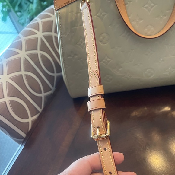 Authentic Louis Vuitton Vernis Brea MM bag. Like new without tags. Beautiful bag - Picture 13 of 13